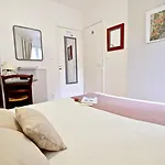 Bed & Breakfast La Berceau De Bernadette - Bernadette's Cradle - Near Bernadette'house 3*