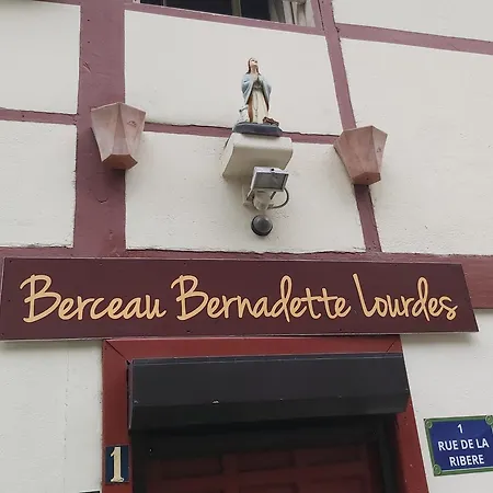 La Berceau De Bernadette - Bernadette's Cradle - Near Bernadette'house 3*