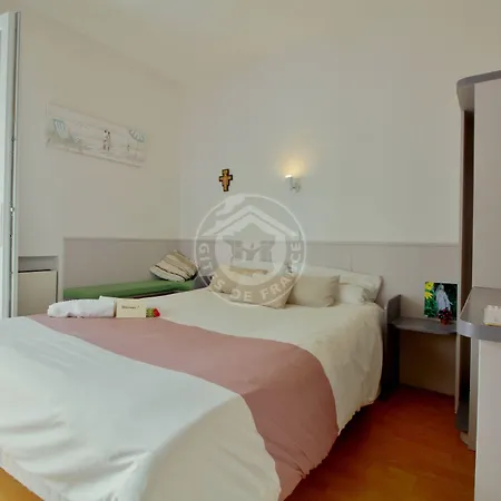 La Berceau De Bernadette - Bernadette's Cradle - Near Bernadette'house 3*