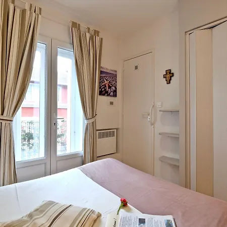 Au Berceau De Bernadette - Bernadette'S Cradle - Near Bernadette'House فندق مبيت وإفطار