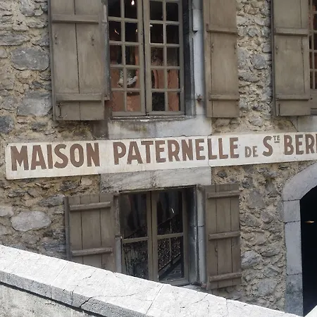 Bed and Breakfast La Berceau De Bernadette - Bernadette's Cradle - Near Bernadette'house 3*