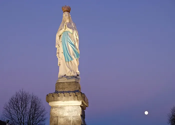 B&B La Berceau De Bernadette - Bernadette's Cradle - Near Bernadette'house