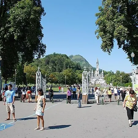 La Berceau De Bernadette - Bernadette's Cradle - Near Bernadette'house Отель типа 