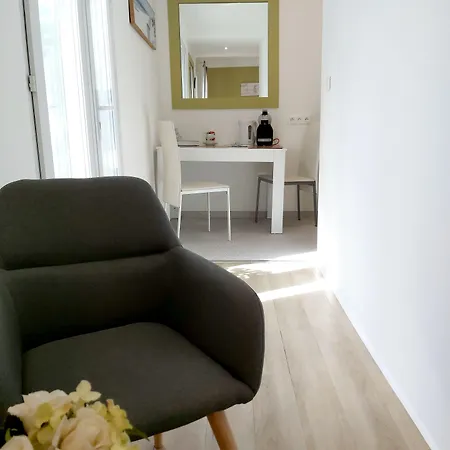 La Berceau De Bernadette - Bernadette's Cradle - Near Bernadette'house Отель типа 