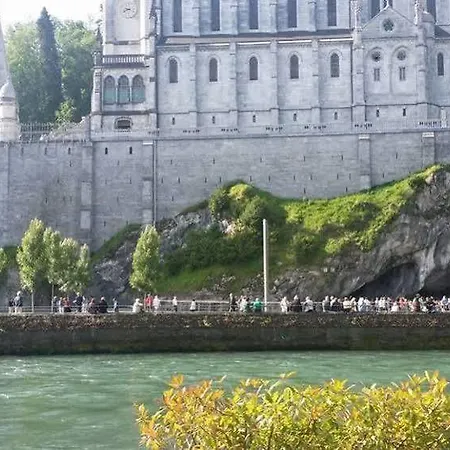 Frühstückspension Au Berceau De Bernadette 2*