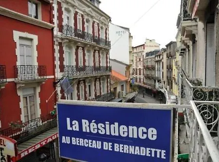 La Berceau De Bernadette - Bernadette's Cradle - Near Bernadette'house Отель типа 