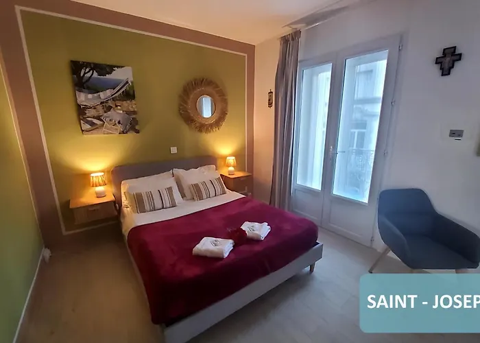 La Berceau De Bernadette - Bernadette's Cradle - Near Bernadette'house לינה וארוחת בוקר